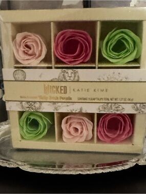 Katie K Pink & Green Decorative Rose Bath Petals
